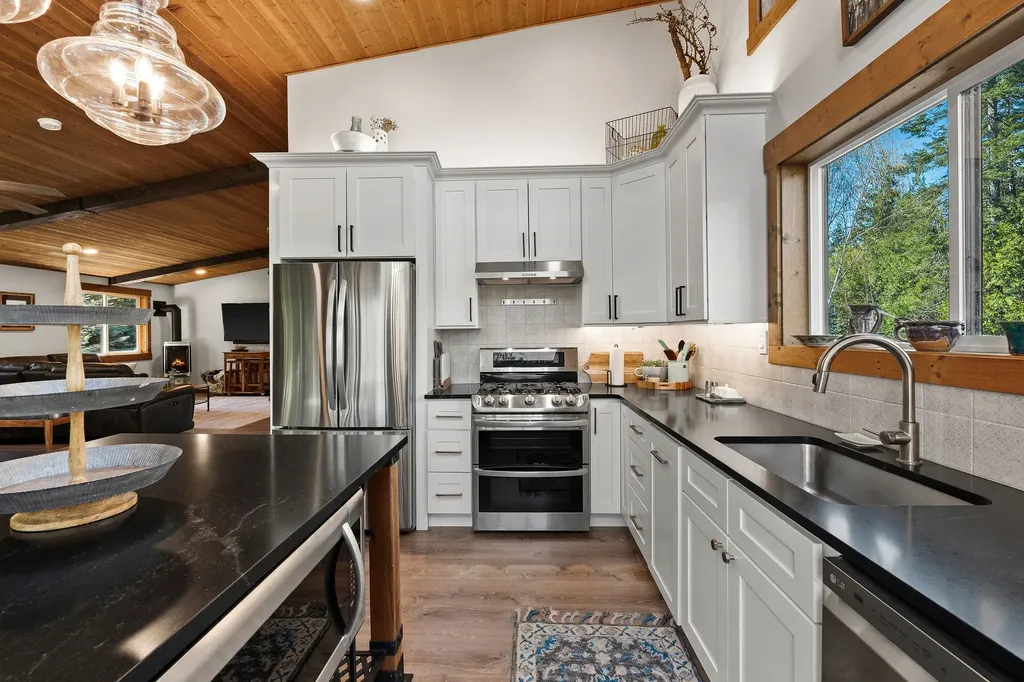 17562 W Swan Shores Road Bigfork MT 59911