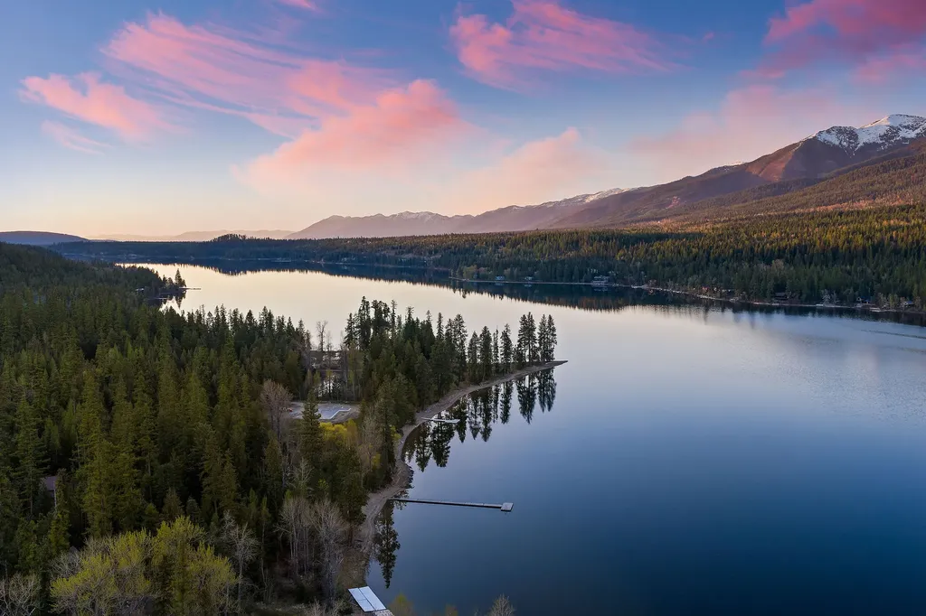 17562 W Swan Shores Road Bigfork MT 59911