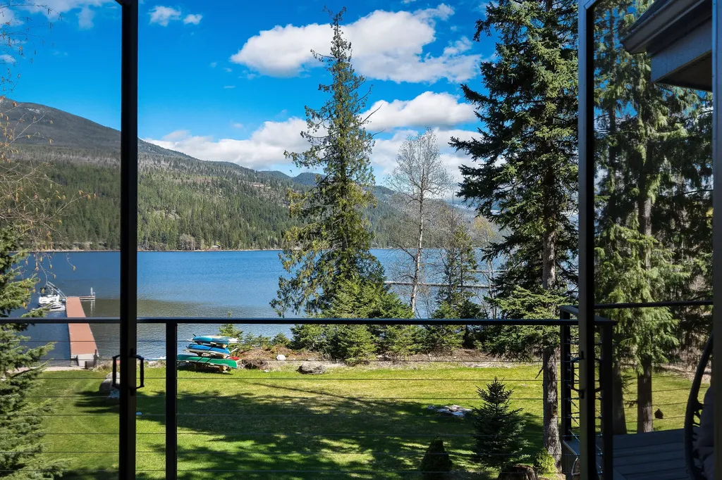17562 W Swan Shores Road Bigfork MT 59911