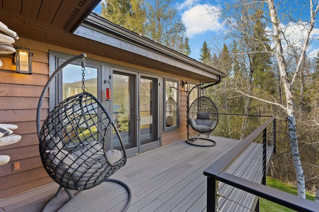 17562 W Swan Shores Road Bigfork MT 59911