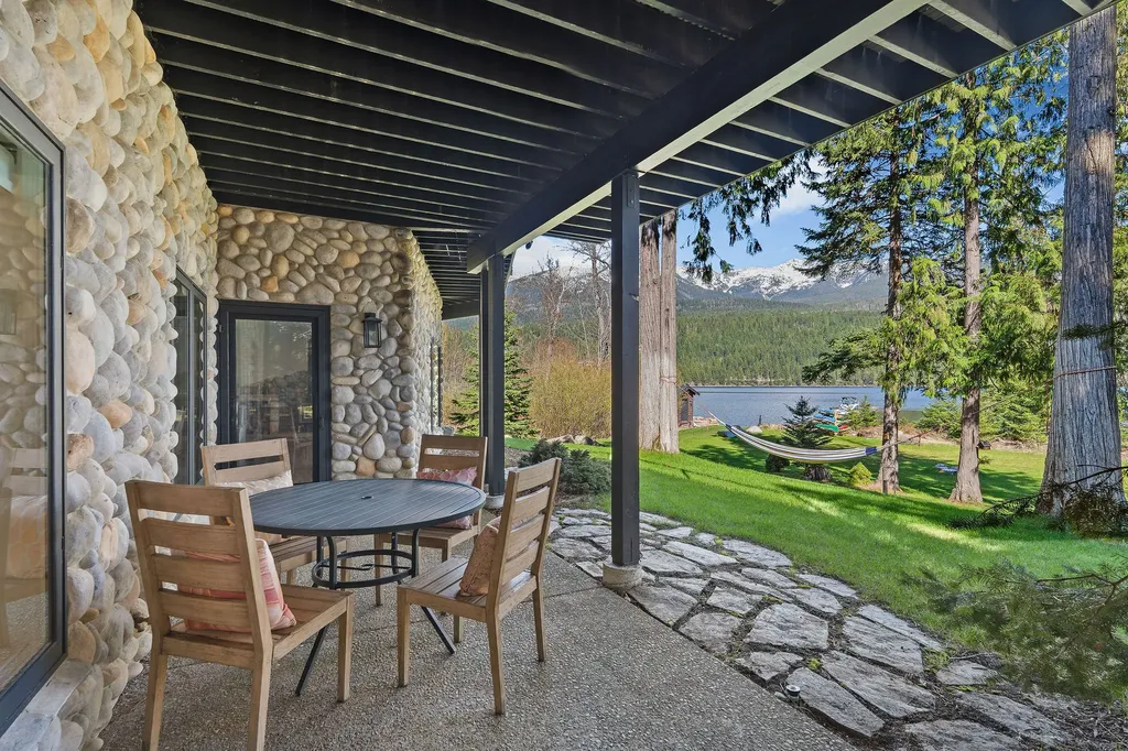 17562 W Swan Shores Road Bigfork MT 59911