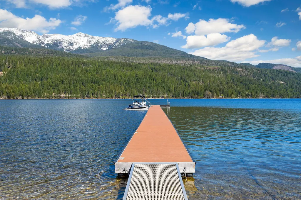 17562 W Swan Shores Road Bigfork MT 59911