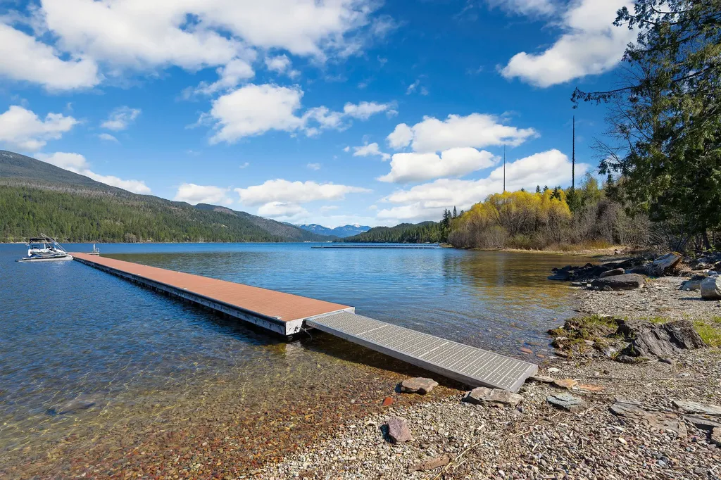 17562 W Swan Shores Road Bigfork MT 59911