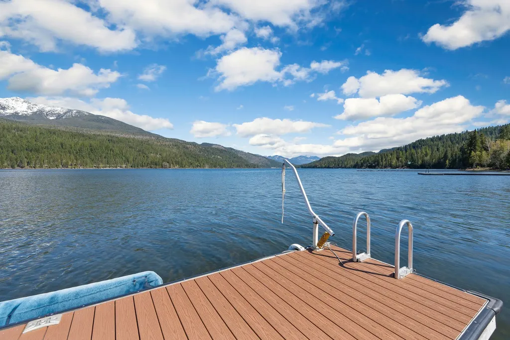 17562 W Swan Shores Road Bigfork MT 59911