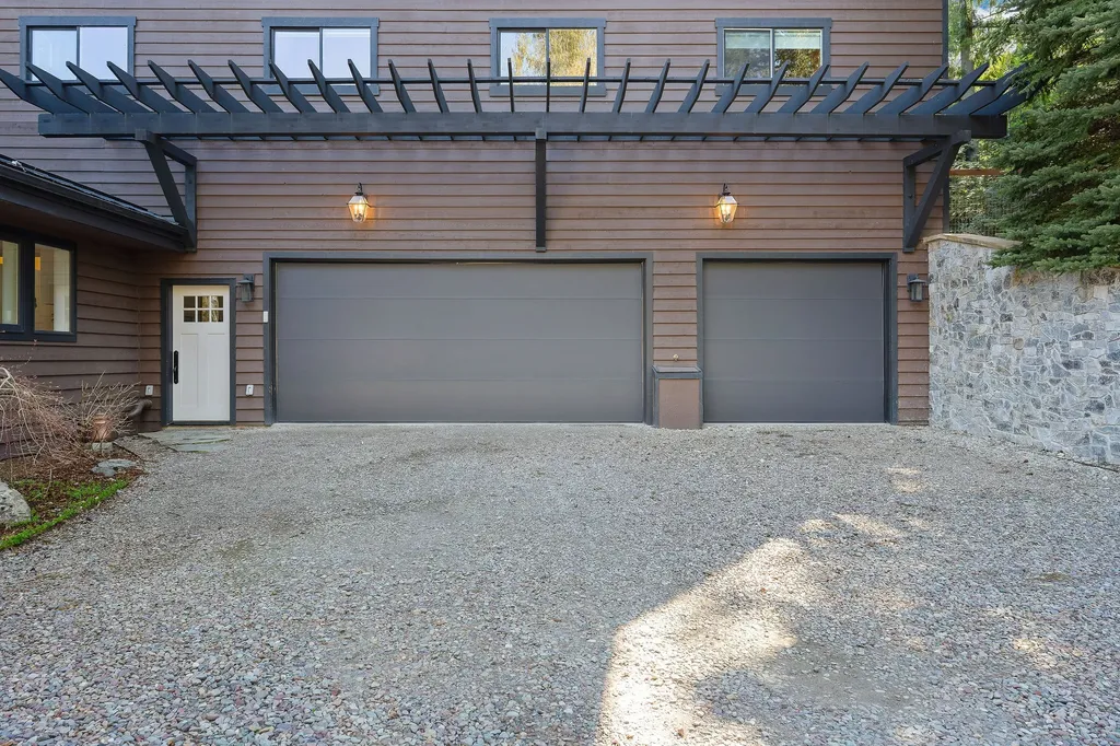 17562 W Swan Shores Road Bigfork MT 59911