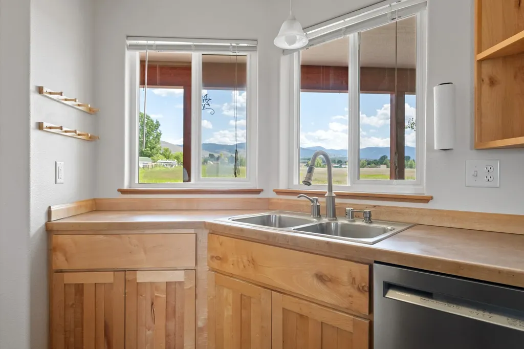 1228 Nordheim Lane Corvallis MT 59828