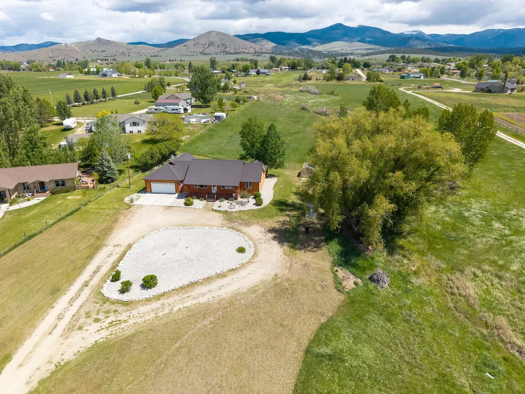 1228 Nordheim Lane Corvallis MT 59828