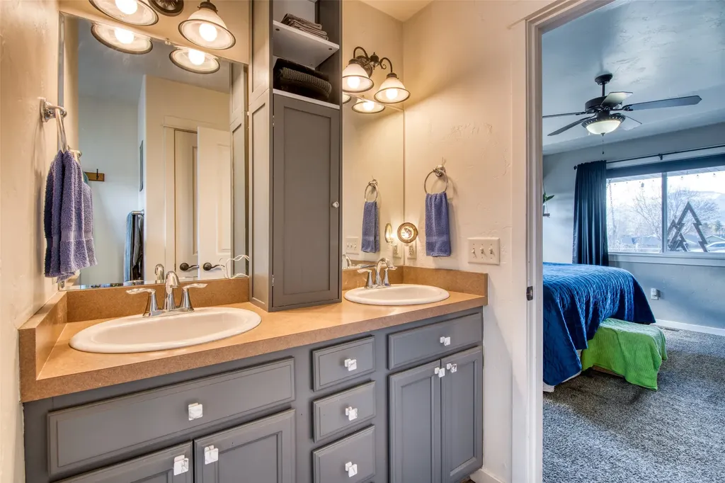 1084 Centennial Lane Corvallis MT 59828