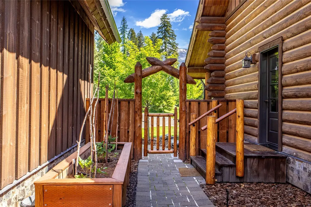 12284 Cygnet Way Bigfork MT 59911