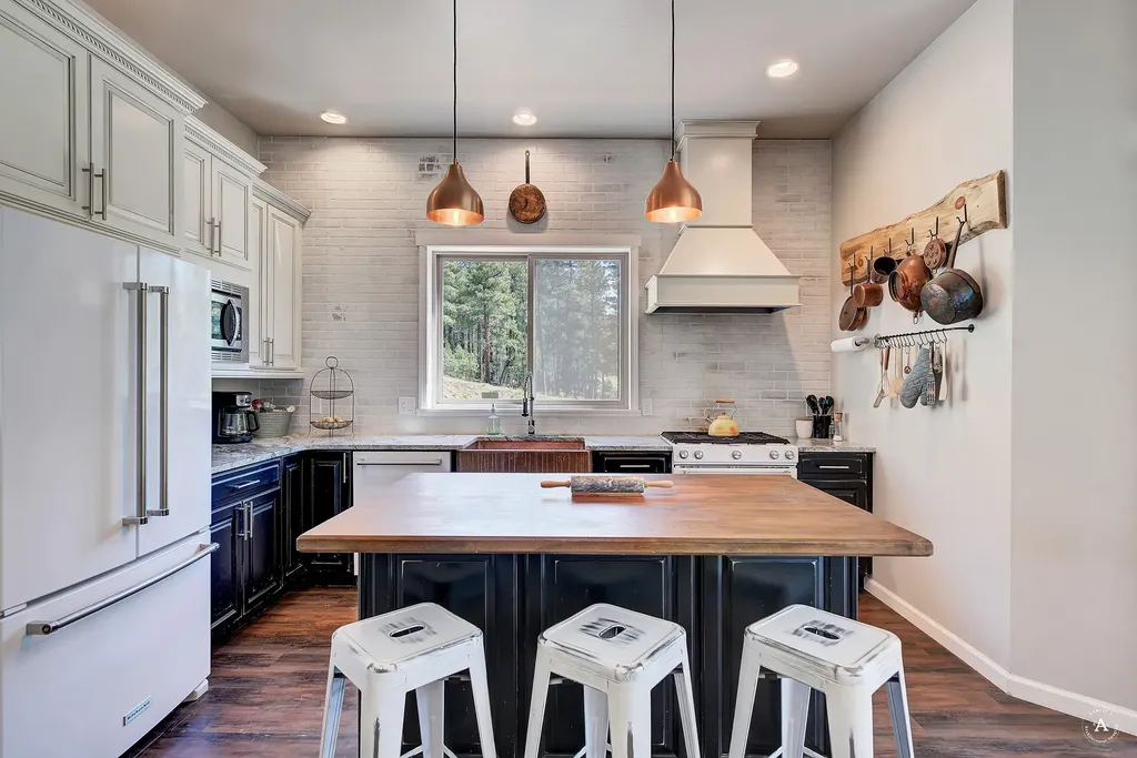 2848 Allen Gulch Road Wolf Creek MT 59648