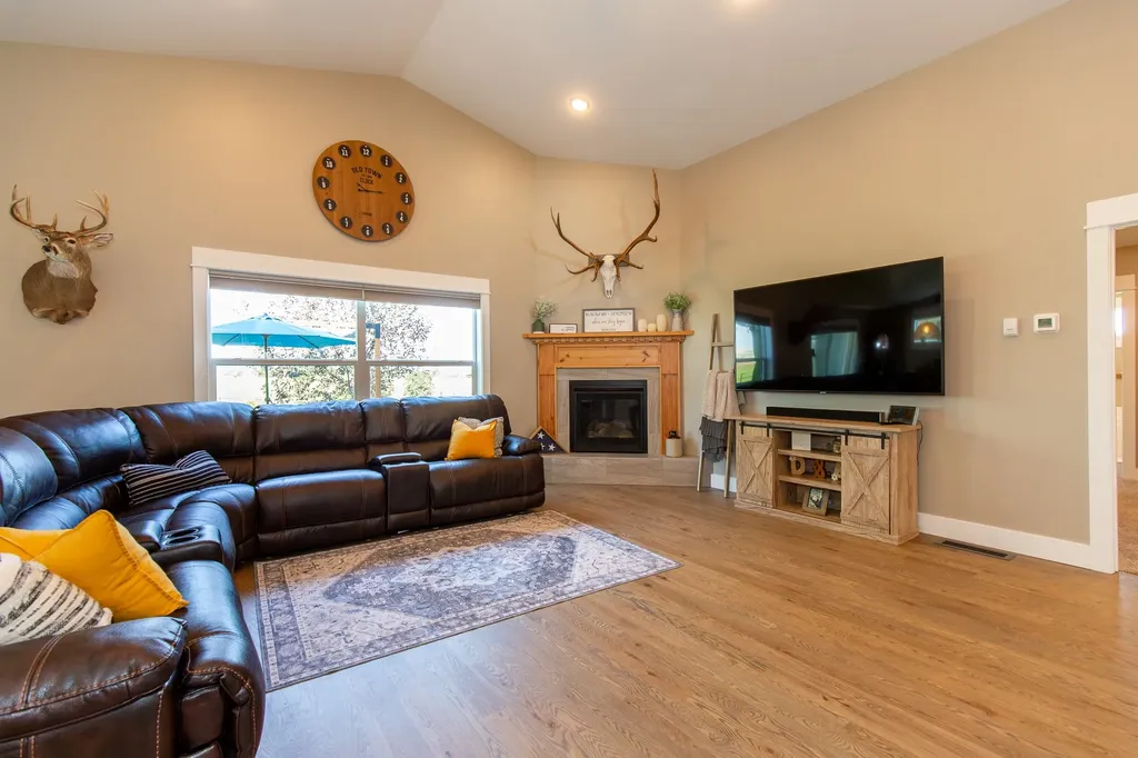 358 Pioneer Crossing Boulevard Manhattan MT 59741