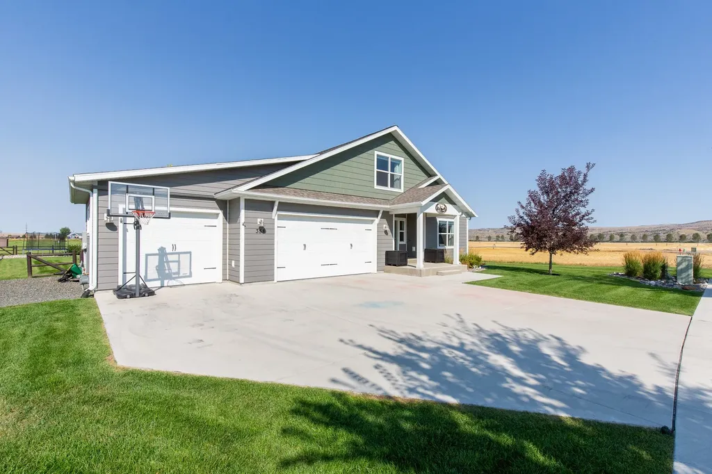 358 Pioneer Crossing Boulevard Manhattan MT 59741