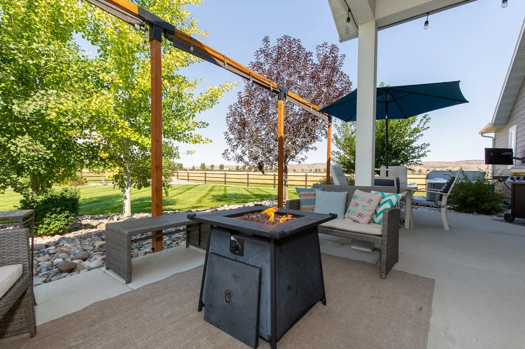 358 Pioneer Crossing Boulevard Manhattan MT 59741
