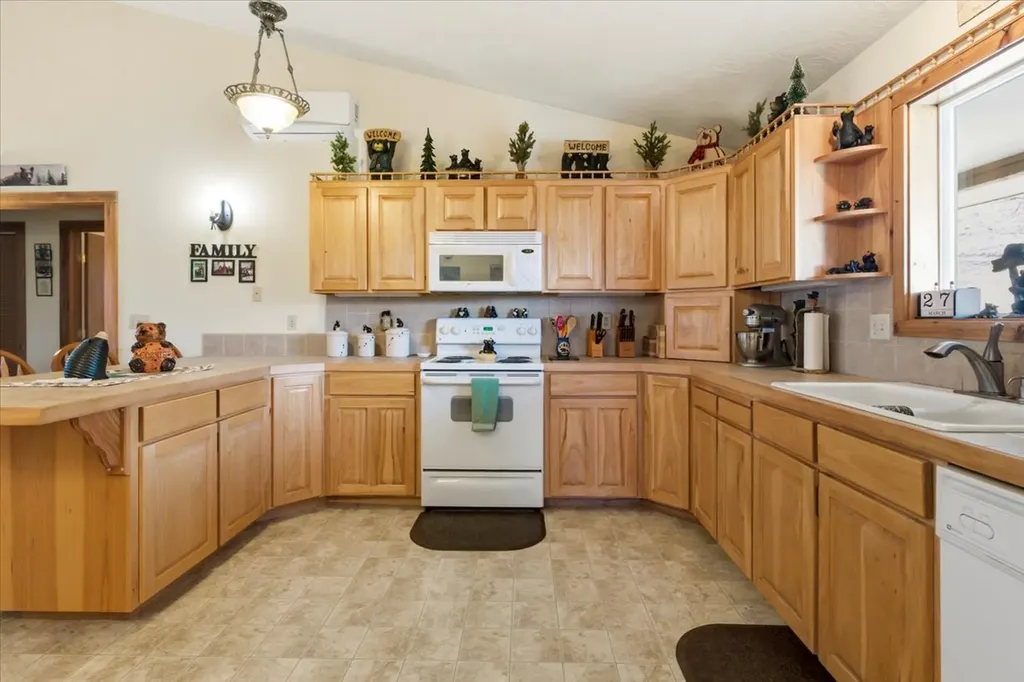 996 Airport Road Eureka MT 59917