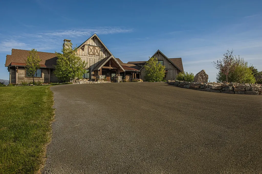 11 Howard Beer Road Clancy MT 59634