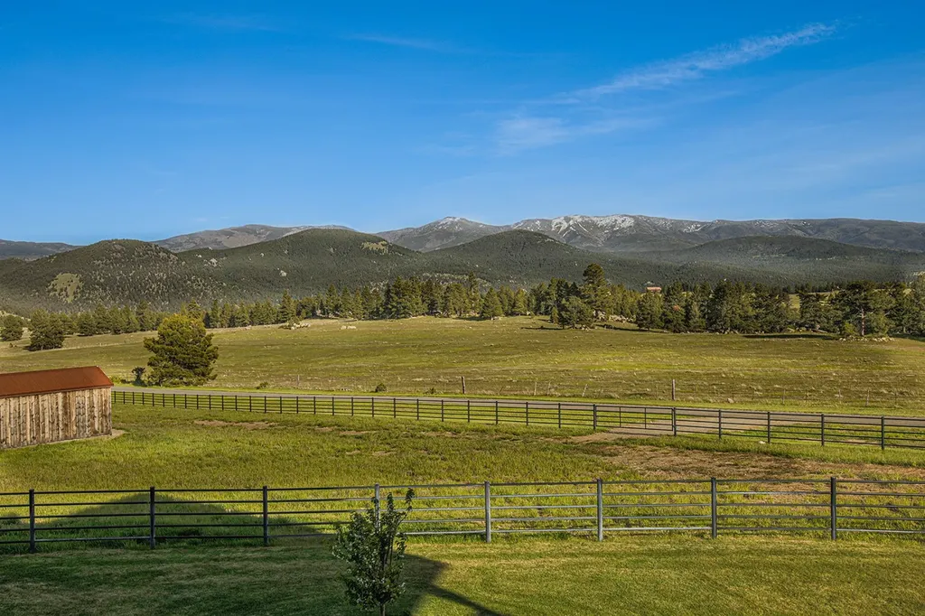 11 Howard Beer Road Clancy MT 59634