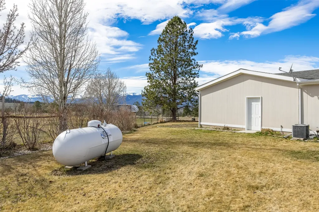 4023 Sunnyside Cemetery Road Stevensville MT 59870