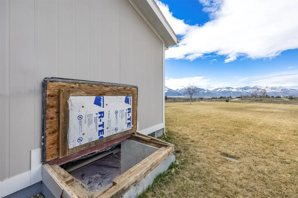 4023 Sunnyside Cemetery Road Stevensville MT 59870