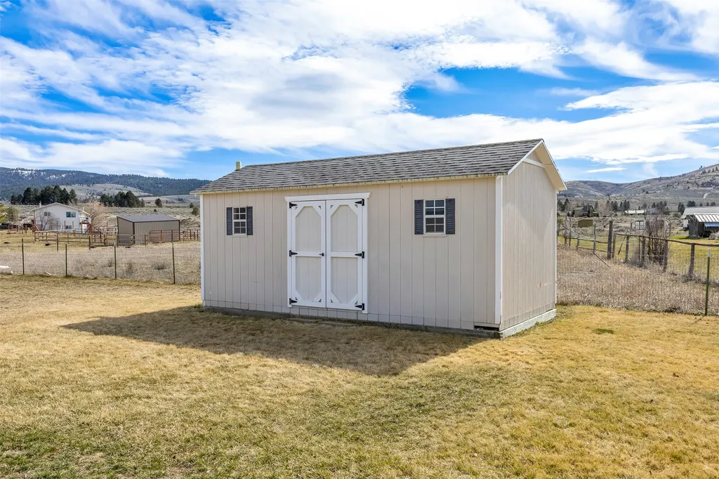 4023 Sunnyside Cemetery Road Stevensville MT 59870