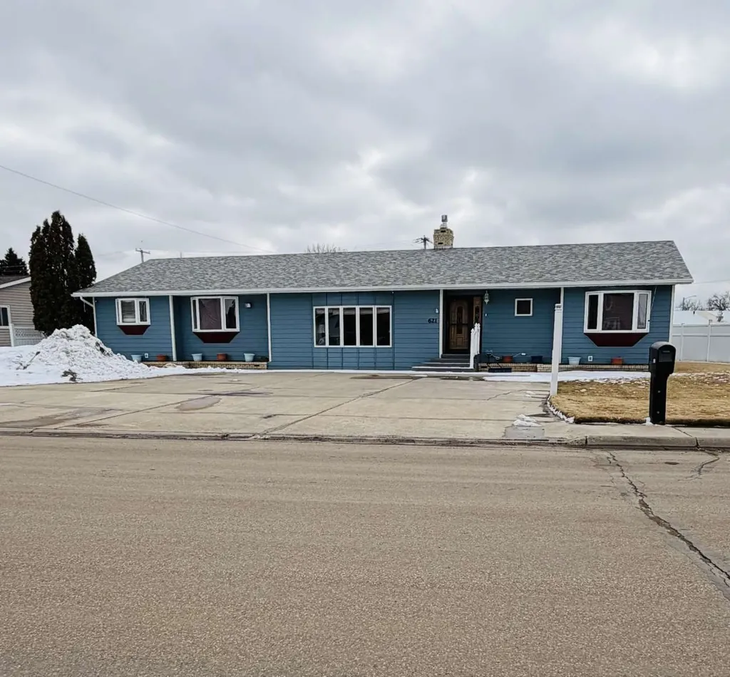 621 W Laurel Avenue Plentywood MT 59254