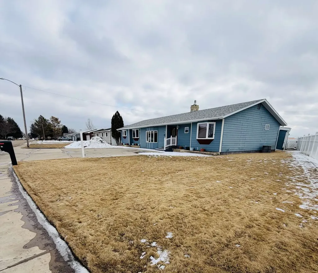 621 W Laurel Avenue Plentywood MT 59254