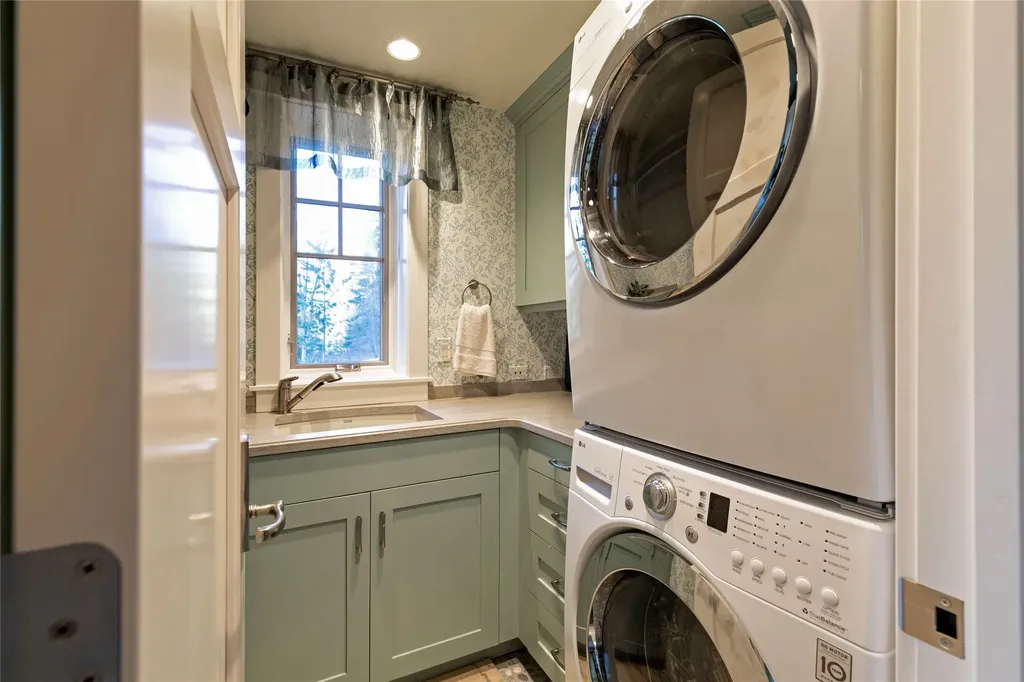33702 N Finley Point Road Polson MT 59860