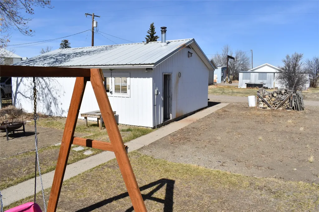 208 2nd Avenue SW Brady MT 59416