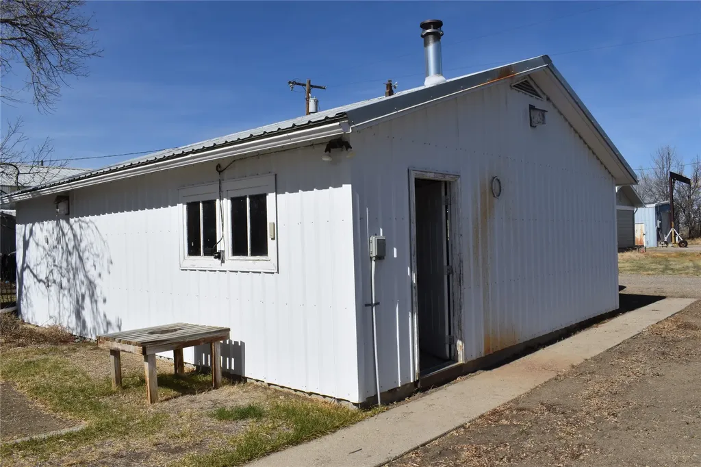 208 2nd Avenue SW Brady MT 59416