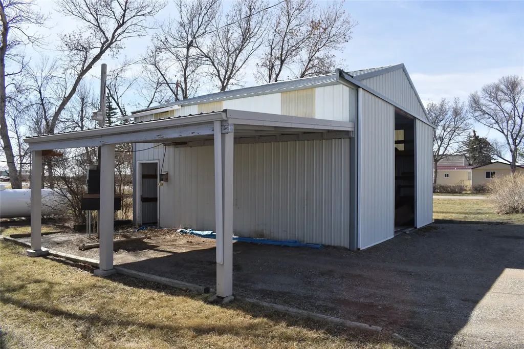 208 2nd Avenue SW Brady MT 59416