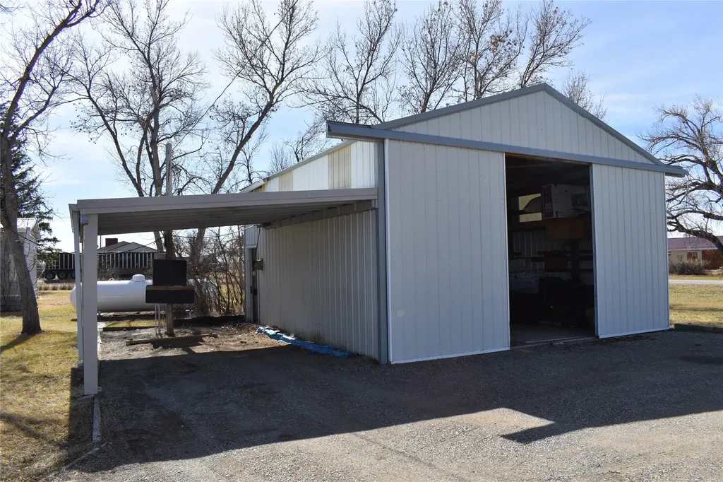 208 2nd Avenue SW Brady MT 59416
