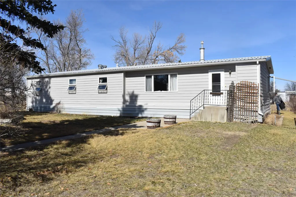 208 2nd Avenue SW Brady MT 59416