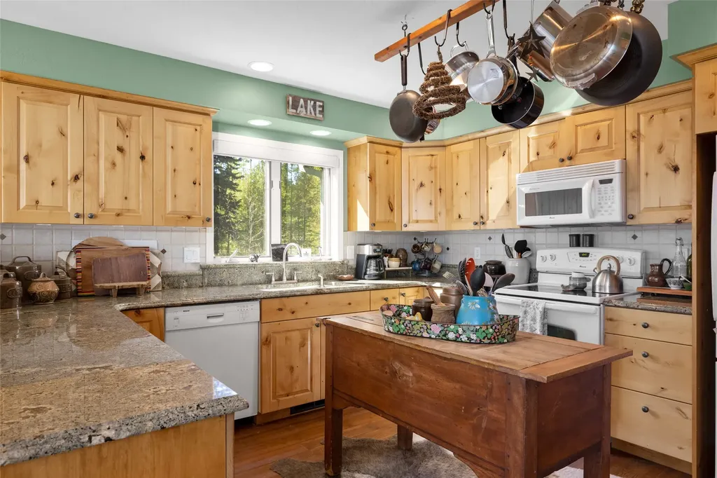 910 Mcgregor Lane Marion MT 59925