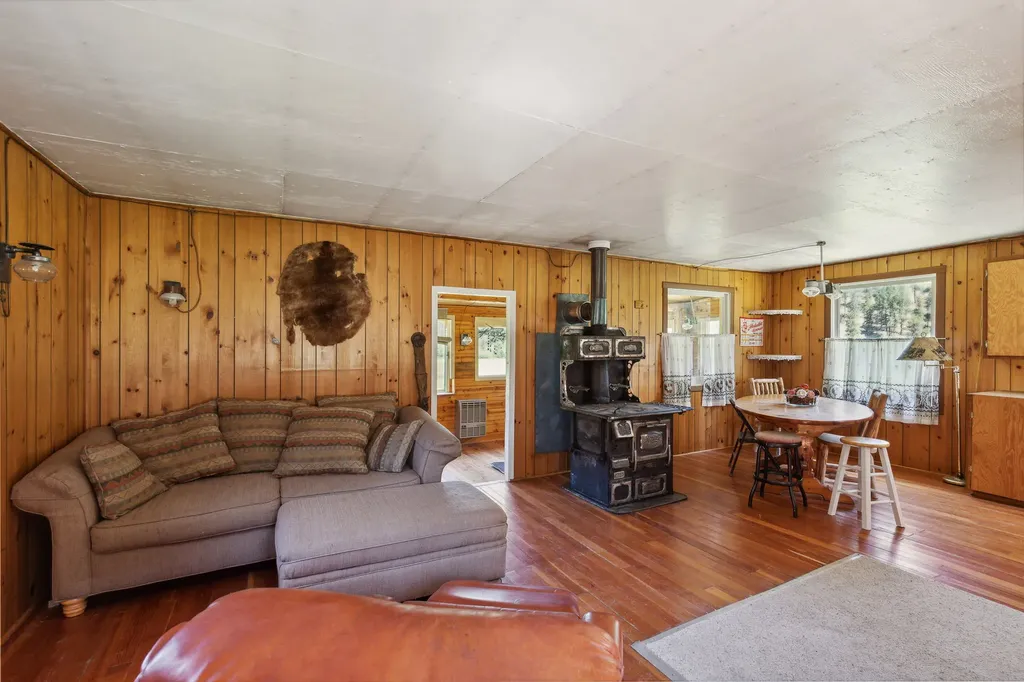 82 White Mountain Lane Alberton MT 59820