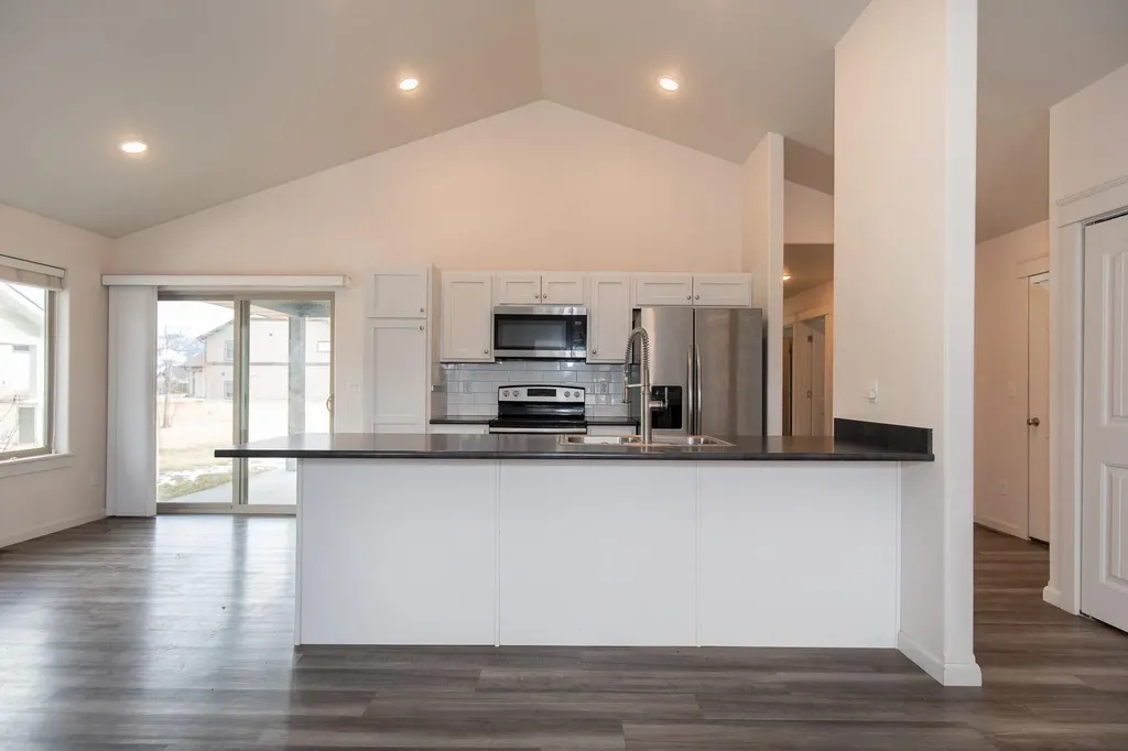 1718 Shelby Avenue Belgrade MT 59714