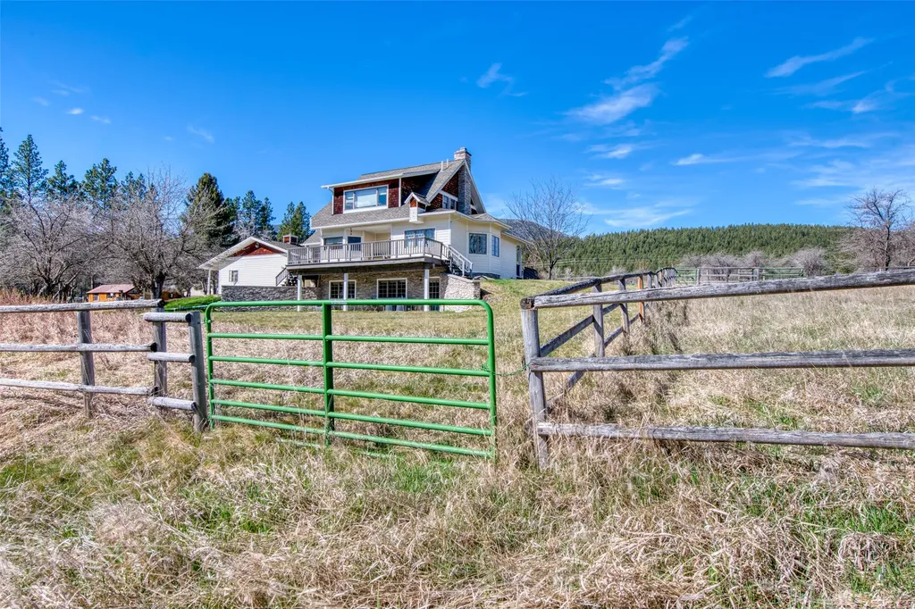 3544 Mcintosh Lane Darby MT 59829