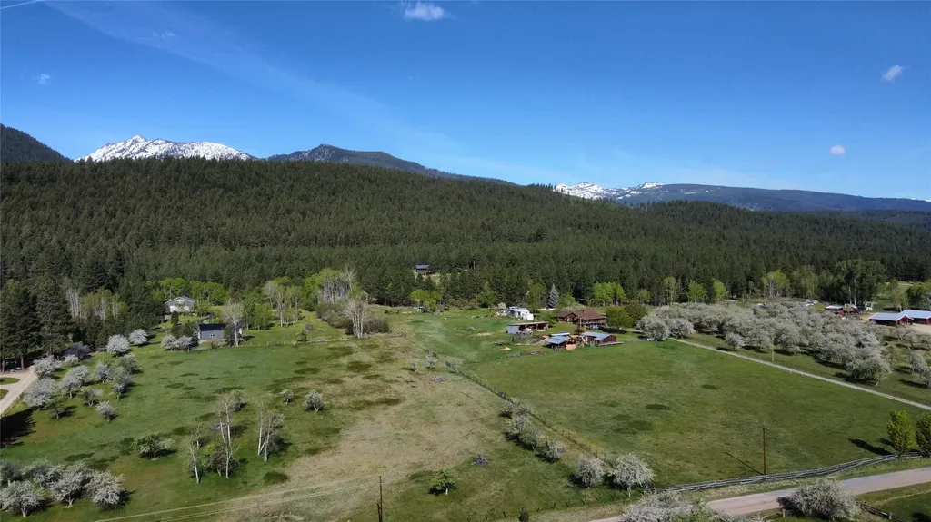 3544 Mcintosh Lane Darby MT 59829