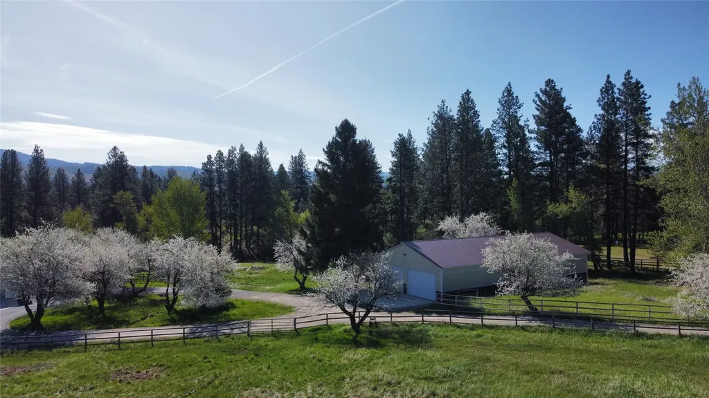 3544 Mcintosh Lane Darby MT 59829