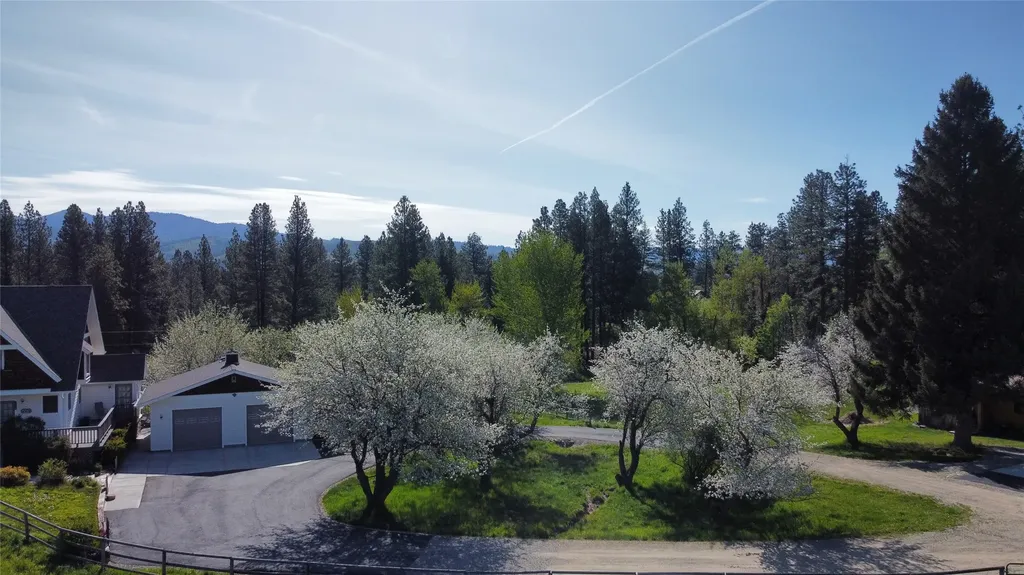 3544 Mcintosh Lane Darby MT 59829