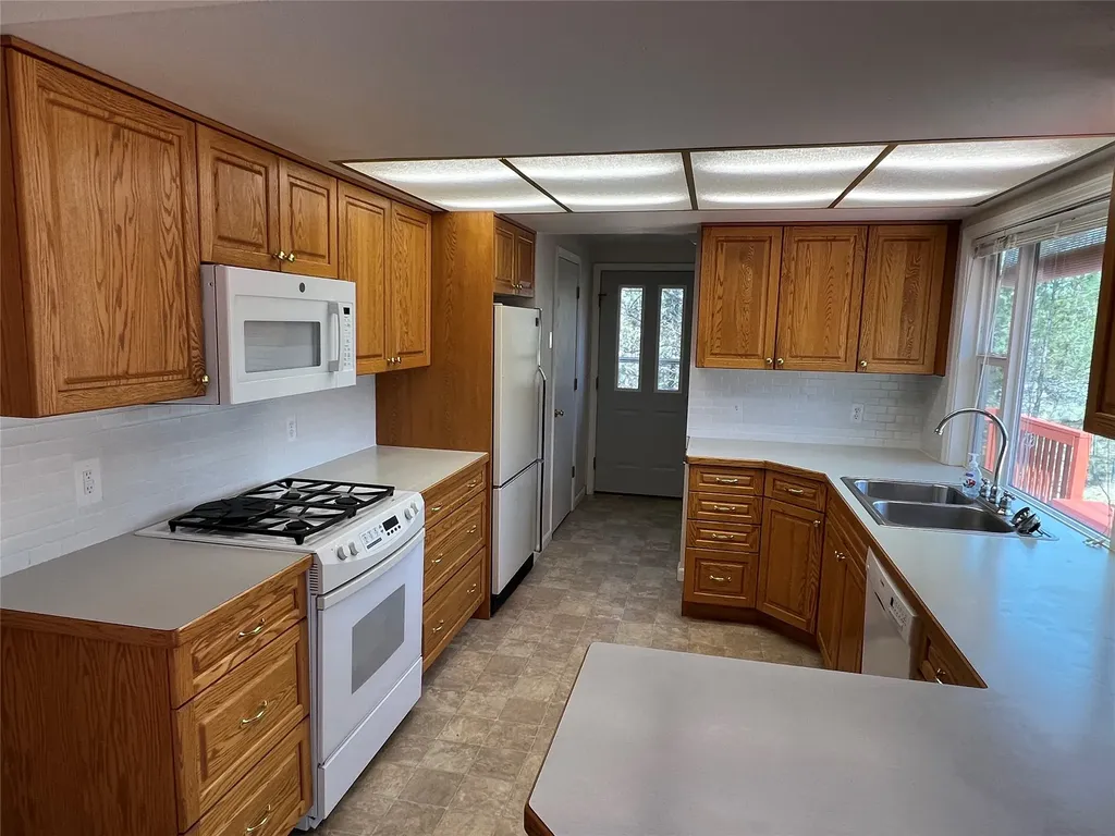 577 El Capitan Loop Stevensville MT 59870