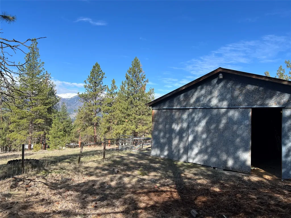 577 El Capitan Loop Stevensville MT 59870