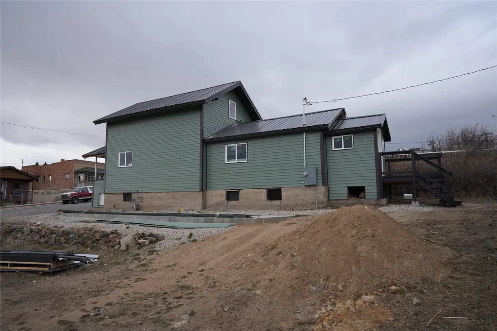 664 Travonia Street Butte MT 59701