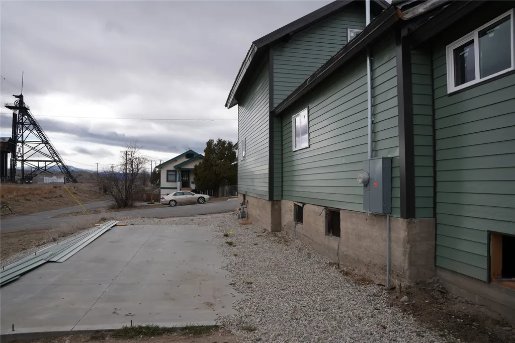 664 Travonia Street Butte MT 59701