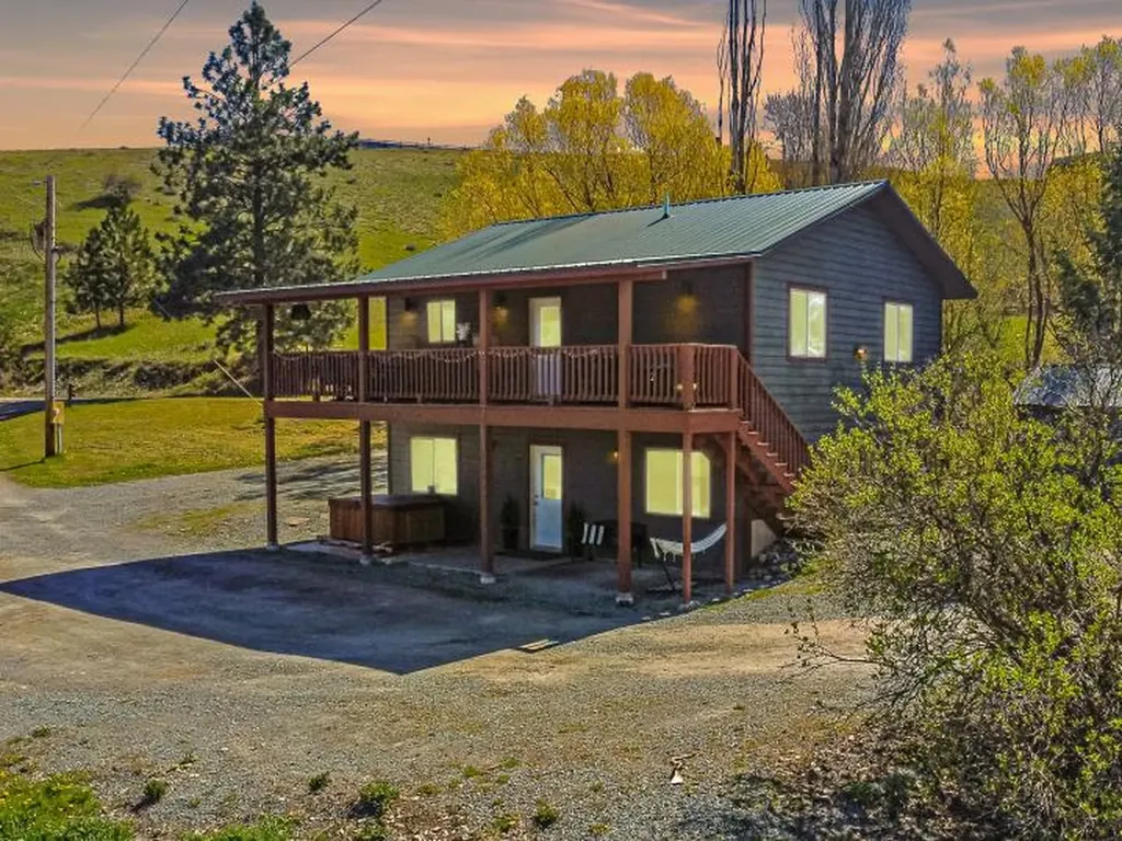125 Spring Lane Eureka MT 59917