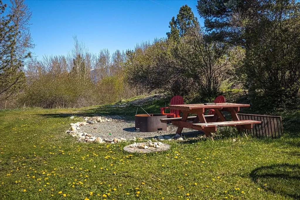 125 Spring Lane Eureka MT 59917