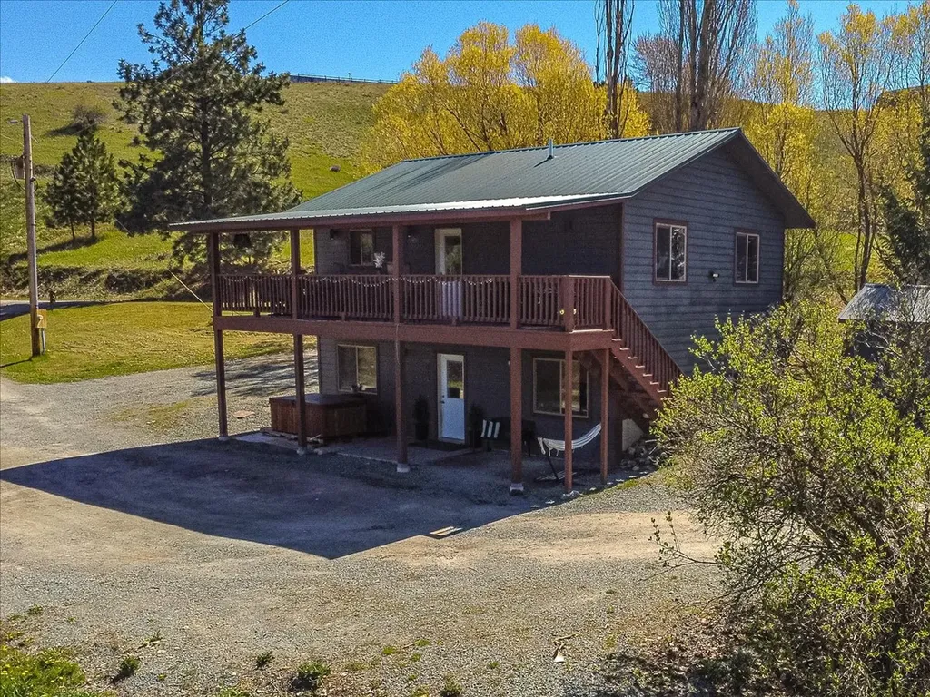 125 Spring Lane Eureka MT 59917