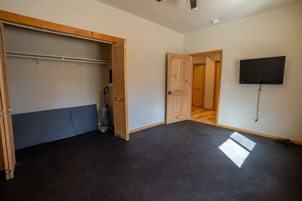 1009 Bourne Loop Victor MT 59875