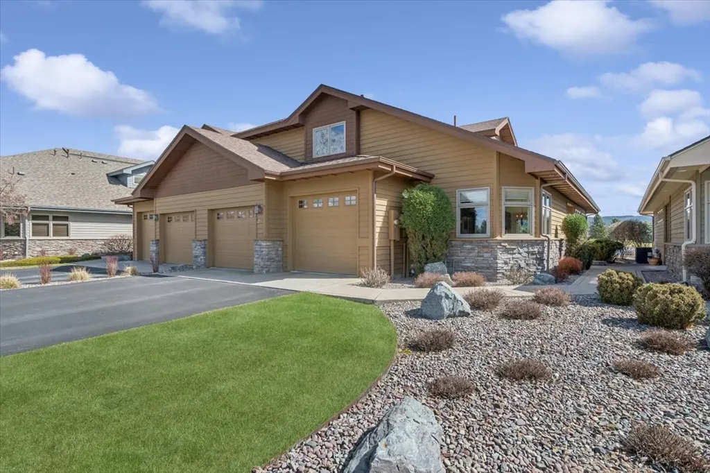 27 Bay Harbor Drive Bigfork MT 59911