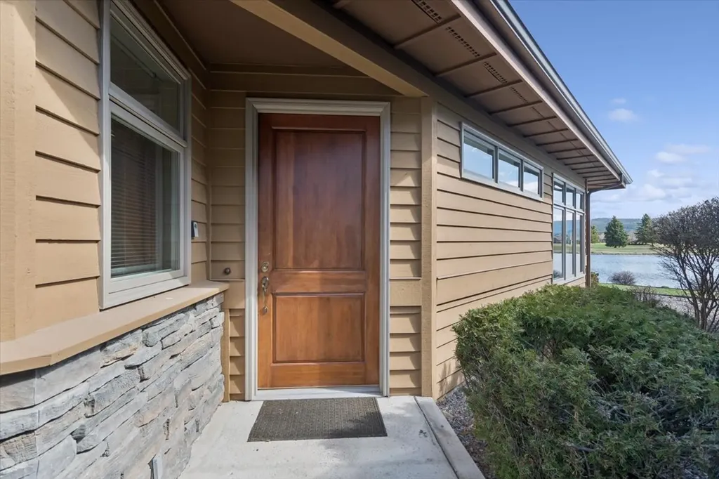 27 Bay Harbor Drive Bigfork MT 59911