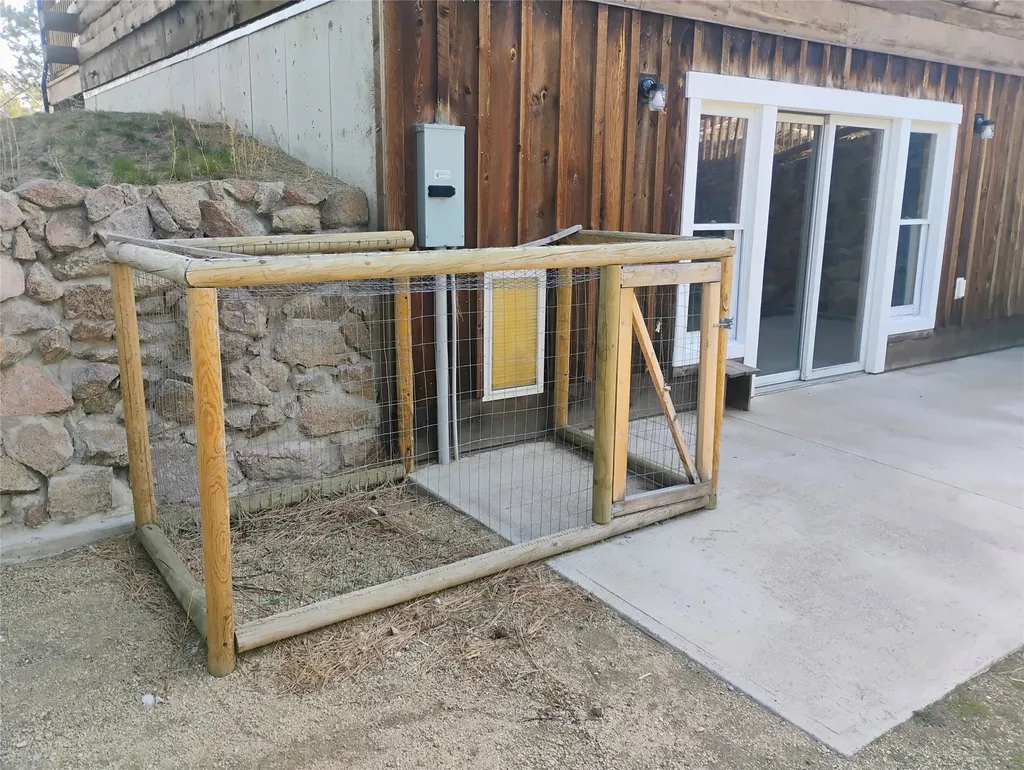 25 Coyote Road Clancy MT 59634