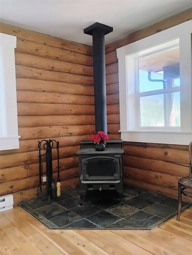 25 Coyote Road Clancy MT 59634